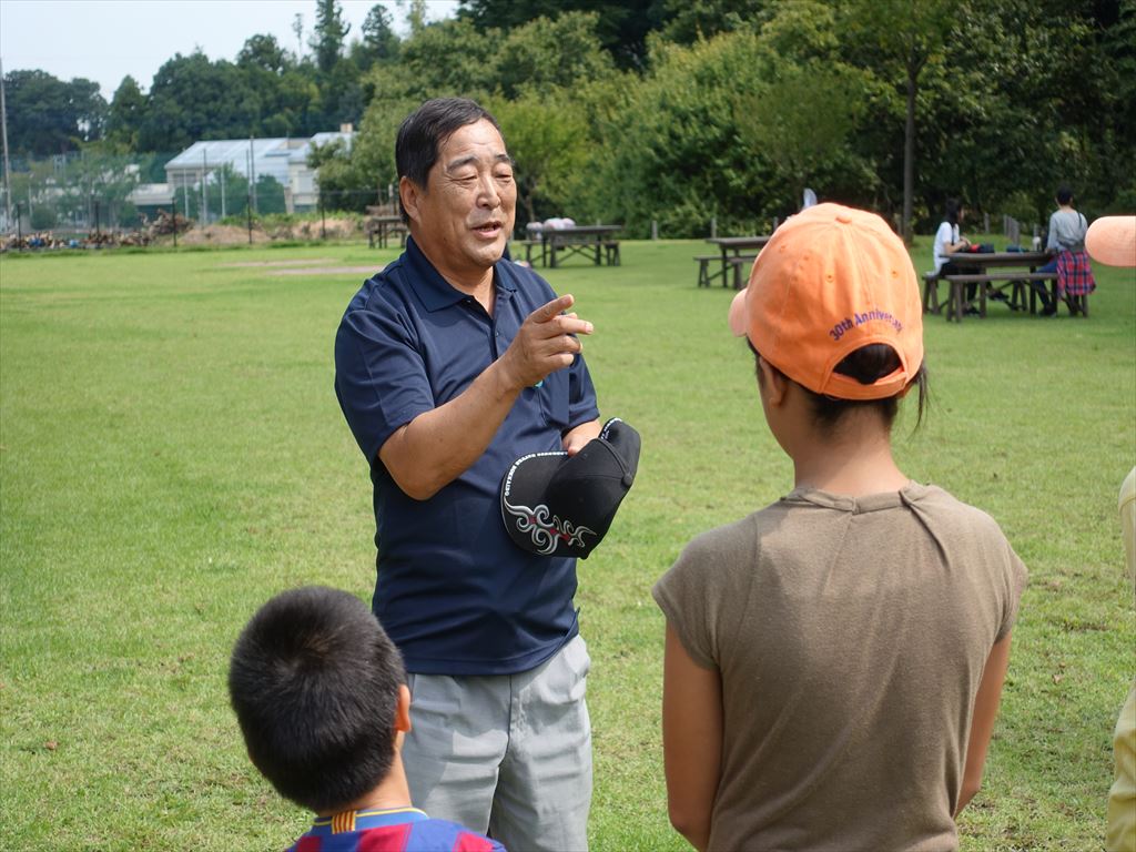 里山の所長から説明を聞く