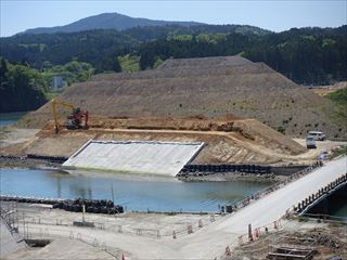 旧戸倉小跡の盛土